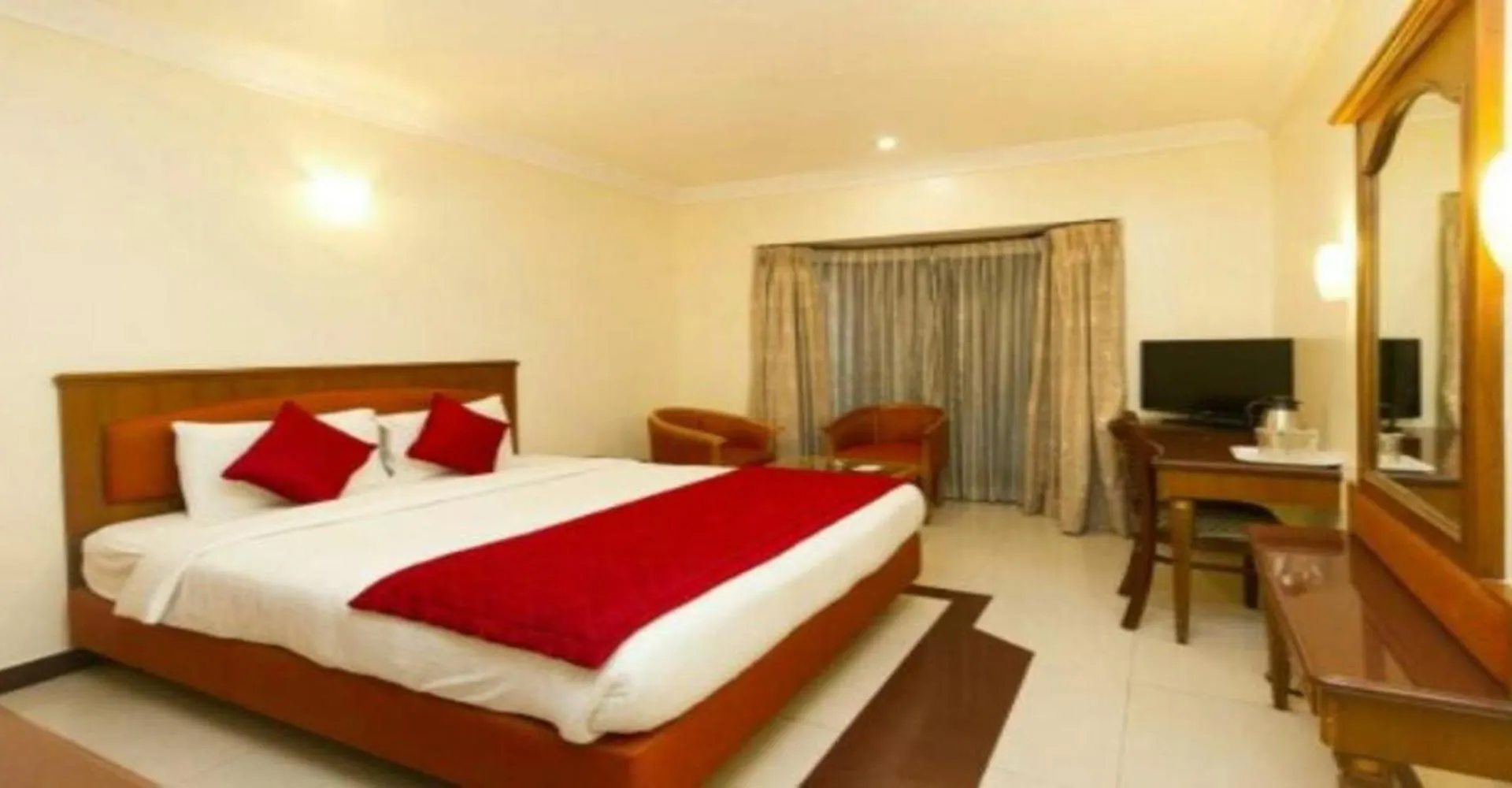 !! Varanasi Hotel New Ashiyana Palace - Near Kasi Vishwanath Temple #Fully Air Conditioning #Free Wi-Fi #Parking #Best Budget Hotel In Varanasi !!
