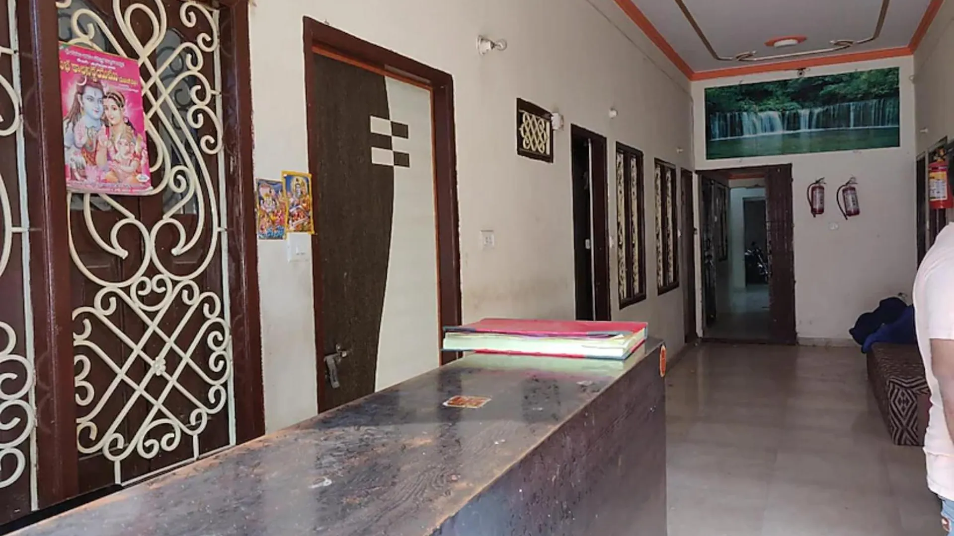 !! Varanasi Hotel New Ashiyana Palace - Near Kasi Vishwanath Temple #Fully Air Conditioning #Free Wi-Fi #Parking #Best Budget Hotel In Varanasi !!