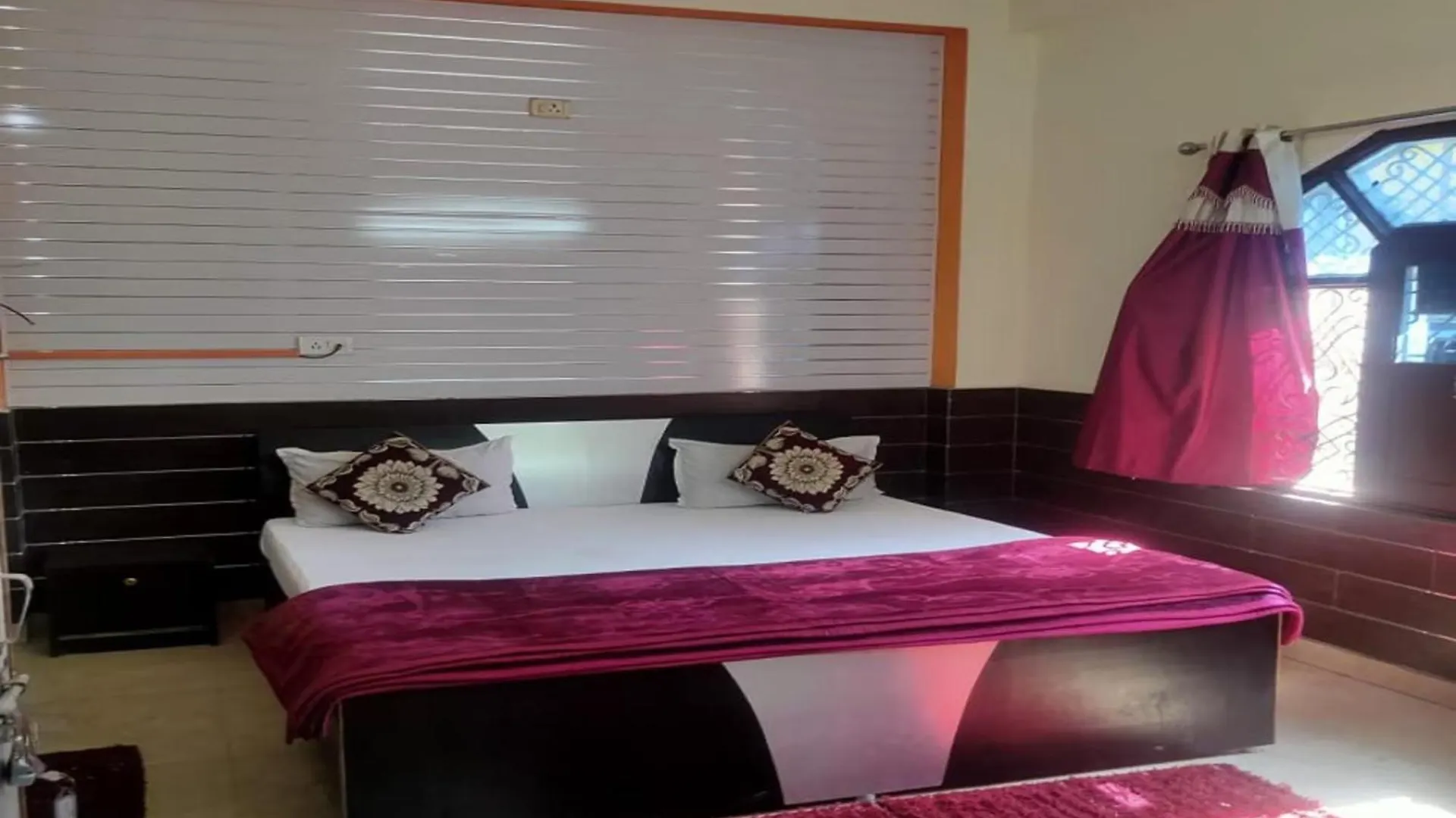 !! Varanasi Hotel New Ashiyana Palace - Near Kasi Vishwanath Temple #Fully Air Conditioning #Free Wi-Fi #Parking #Best Budget Hotel In Varanasi !!