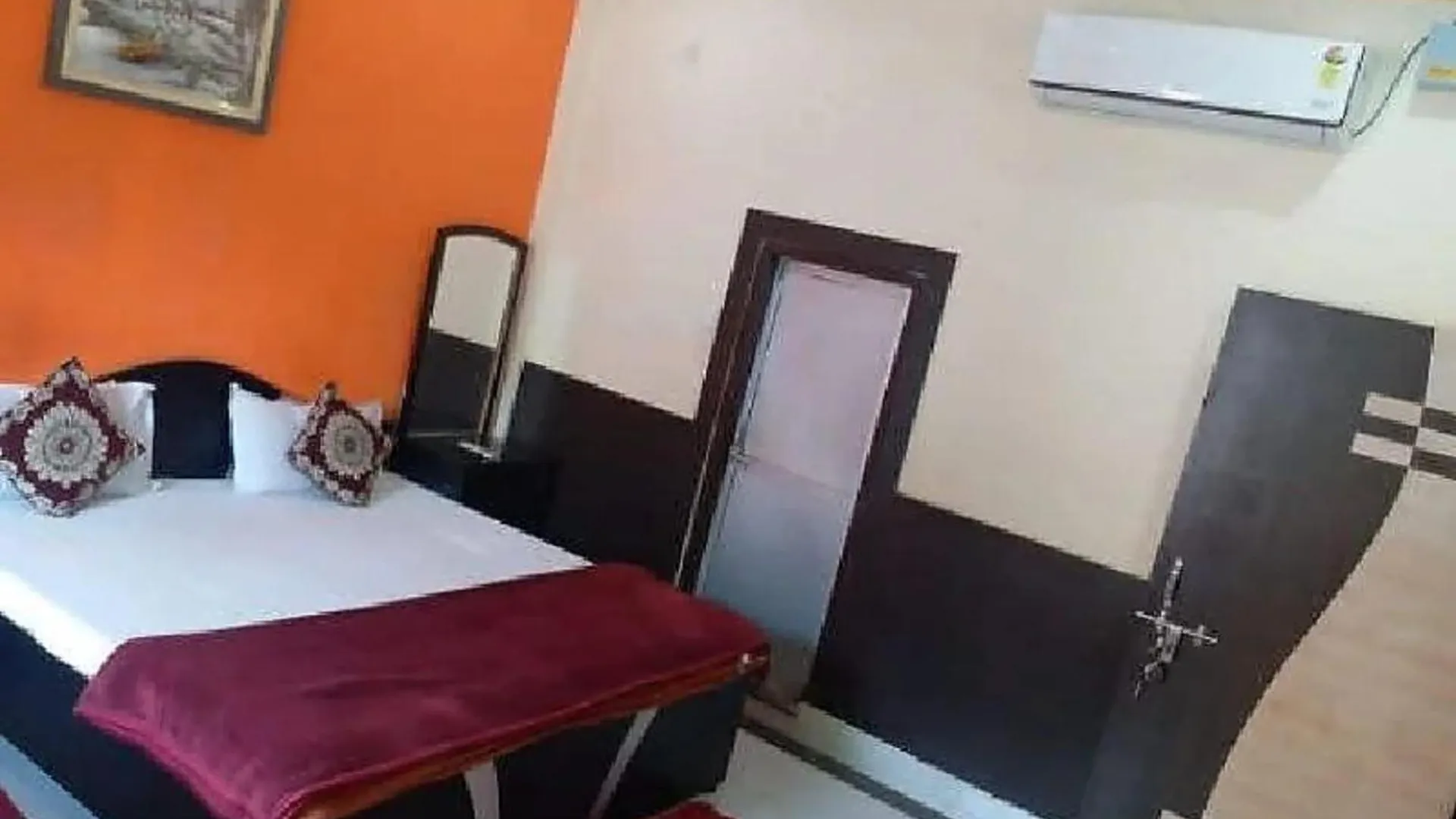 ****  !! Varanasi Hotel New Ashiyana Palace - Near Kasi Vishwanath Temple #Fully Air Conditioning #Free Wi-Fi #Parking #Best Budget Hotel In Varanasi !! Inde