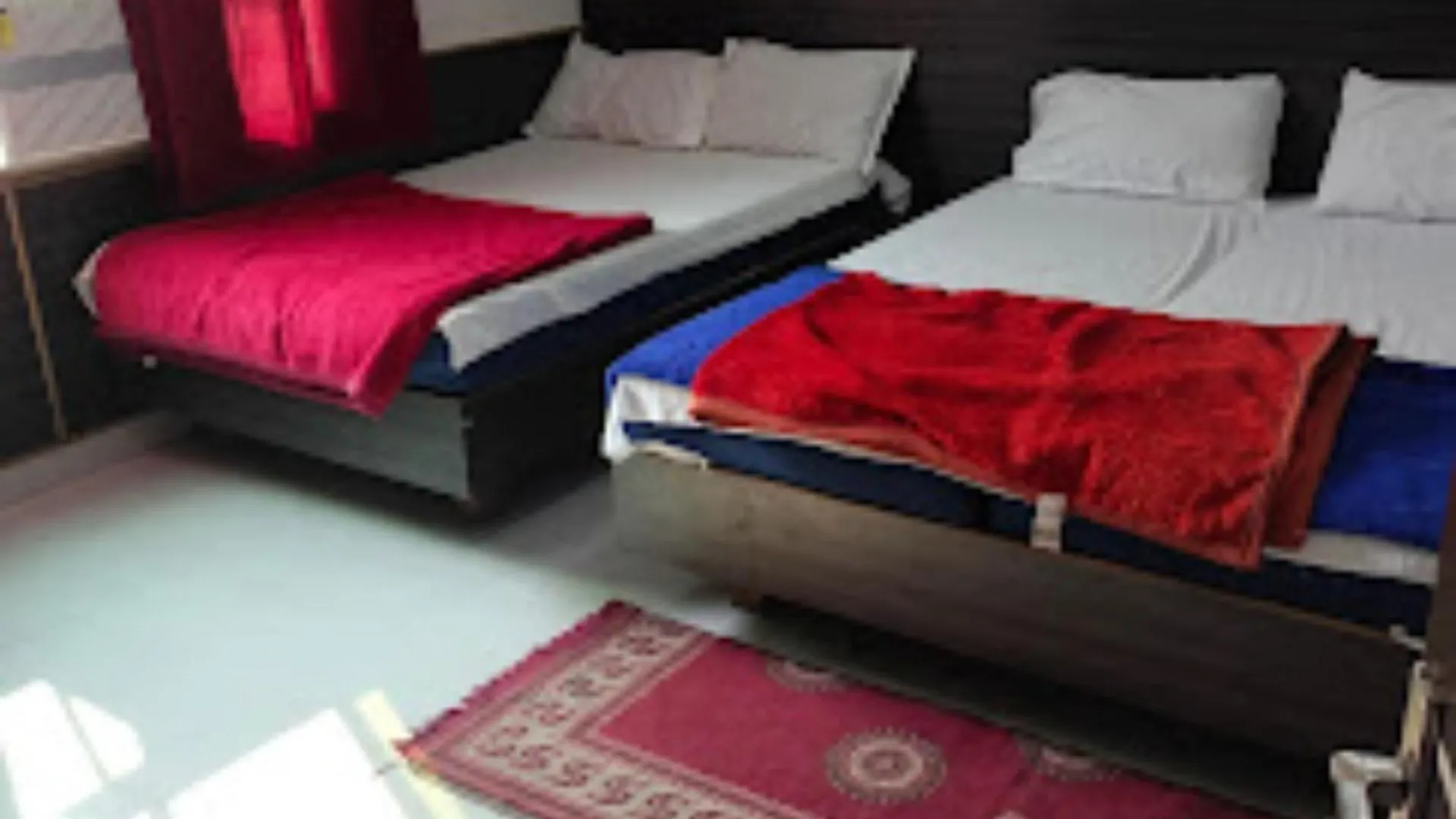 !! Varanasi Hotel New Ashiyana Palace - Near Kasi Vishwanath Temple #Fully Air Conditioning #Free Wi-Fi #Parking #Best Budget Hotel In Varanasi !!