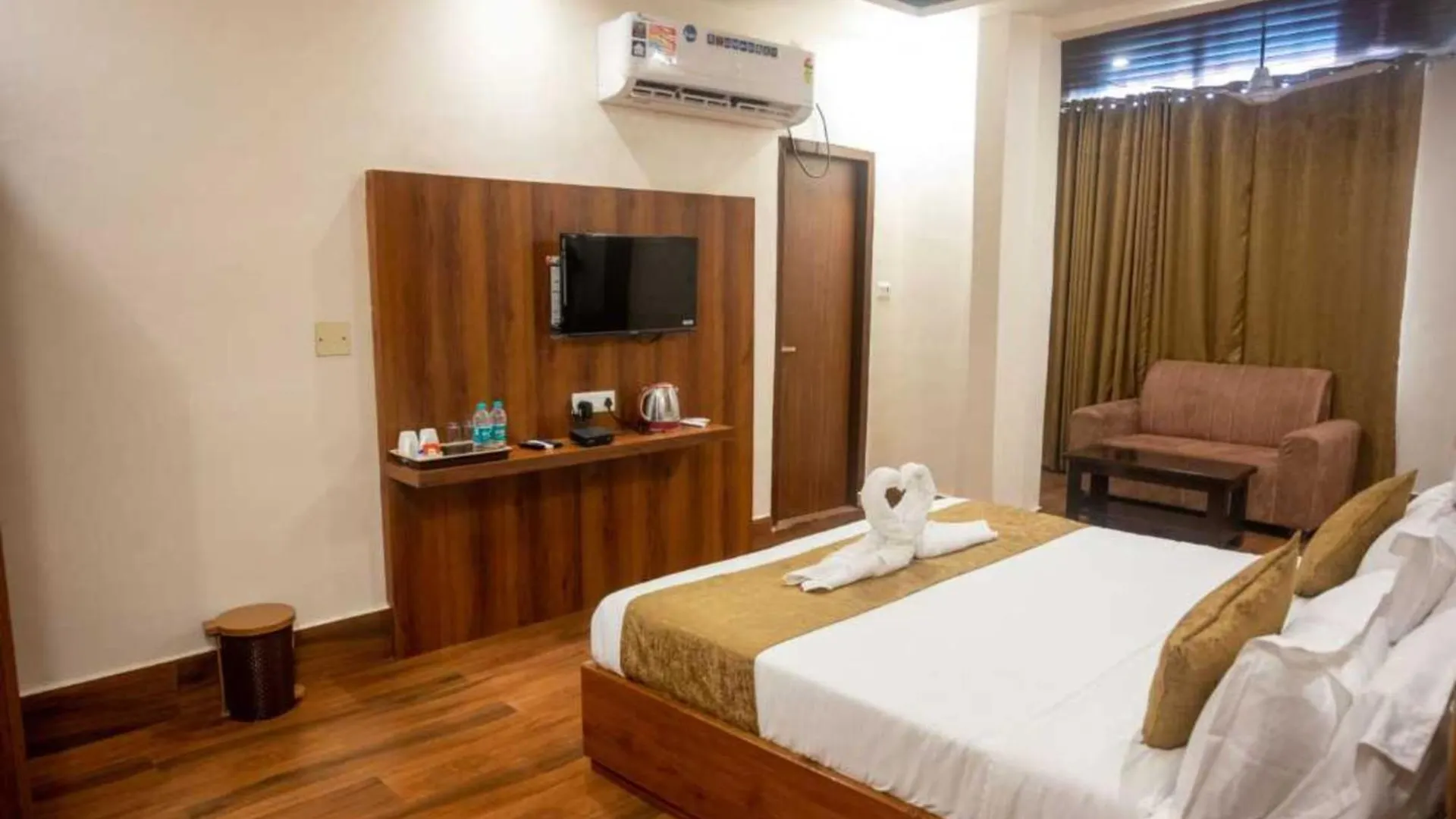 !! Varanasi Hotel New Ashiyana Palace - Near Kasi Vishwanath Temple #Fully Air Conditioning #Free Wi-Fi #Parking #Best Budget Hotel In Varanasi !! India